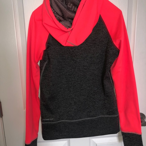 NIKE- high neck thermal hoodie with Thumb holes - Picture 3 of 7